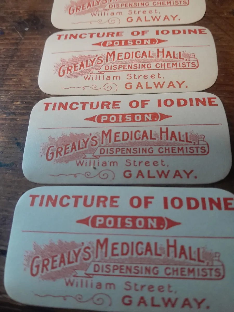 Five vintage chemist labels - Image 3