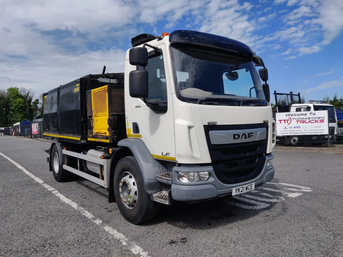 2021 DAF LF 260 18 Ton Gross with Thompson Tipping - Image 1