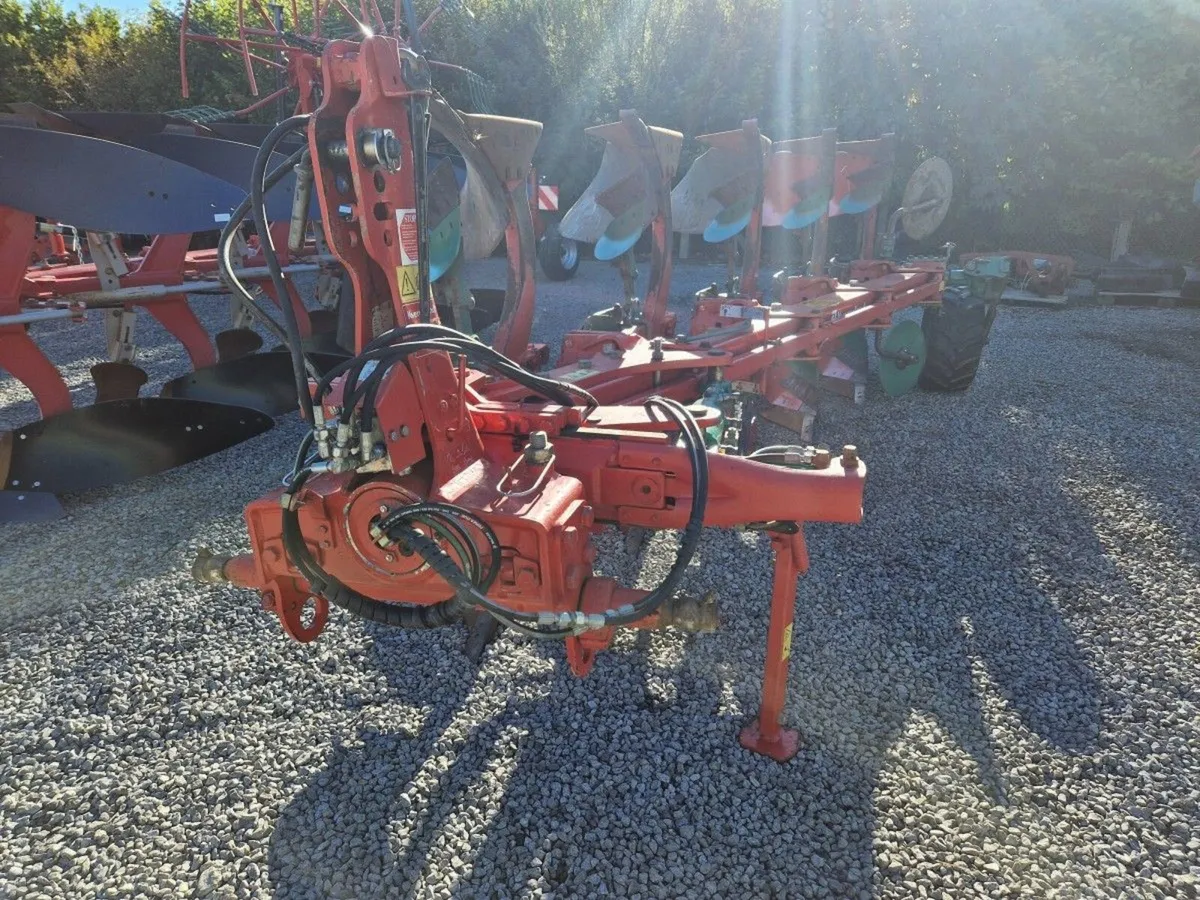KUHN MULTI MASTER 112 4 FURROW PLOUGH - Image 4