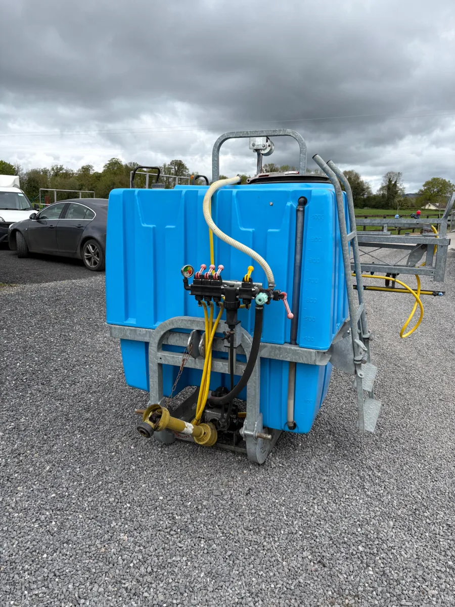 1000 litre sprayer - Image 1