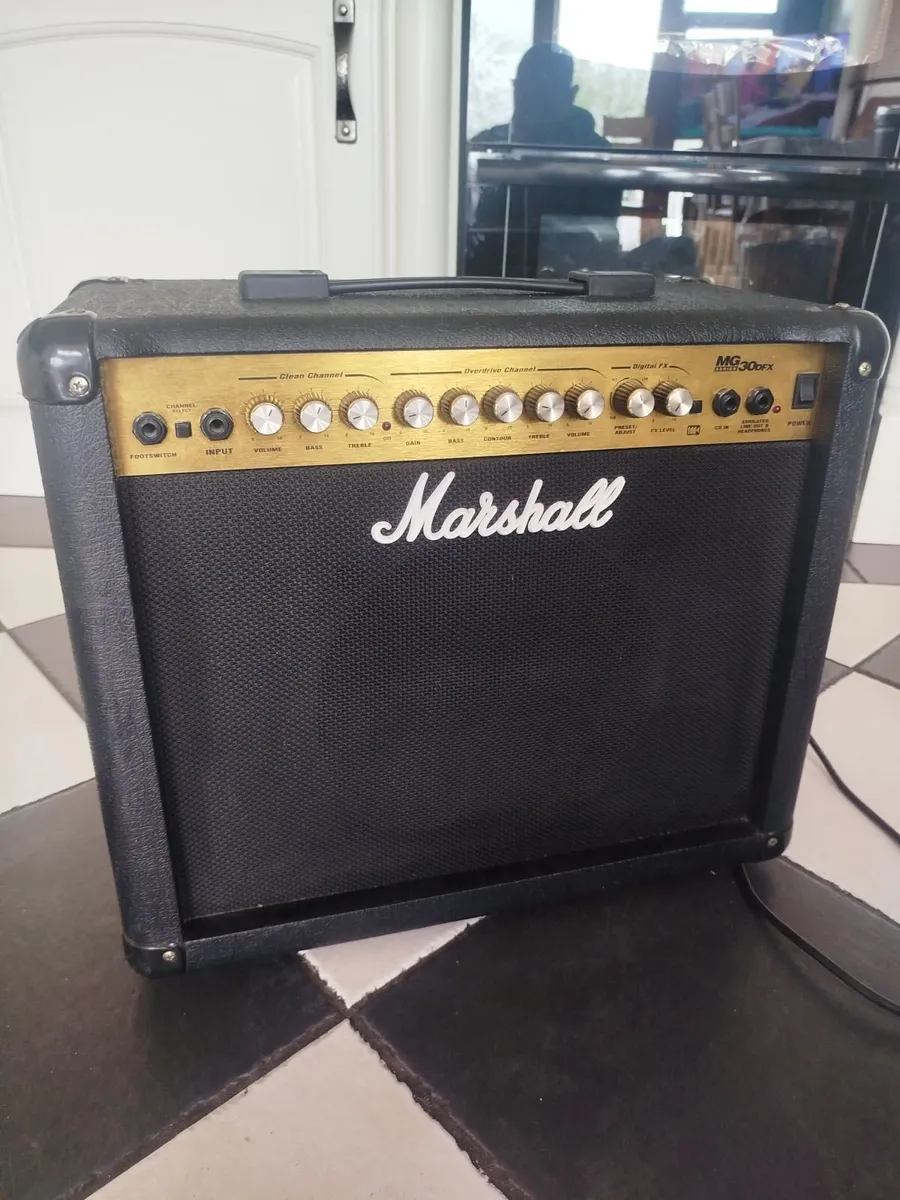 Guitar amplifier - Image 2