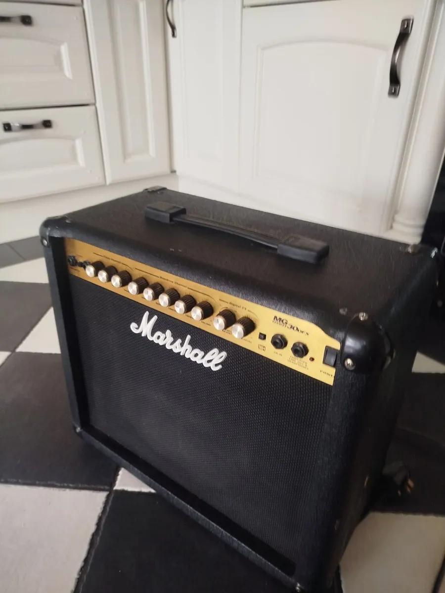 Guitar amplifier - Image 3