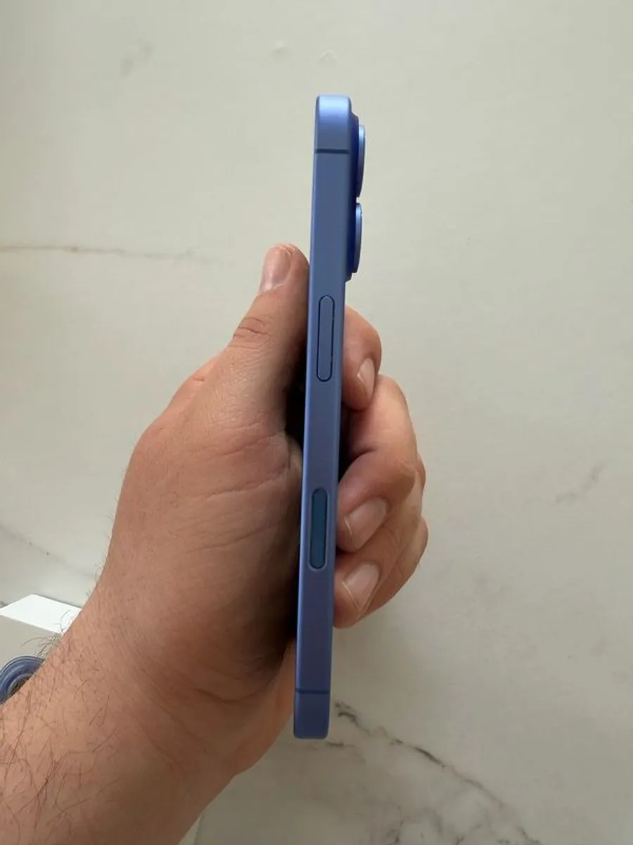 Apple iPhone 16 - Like New - Image 3