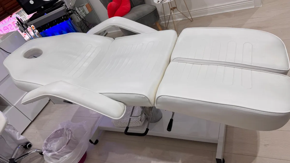 Beautician bed hydraulic - Image 3