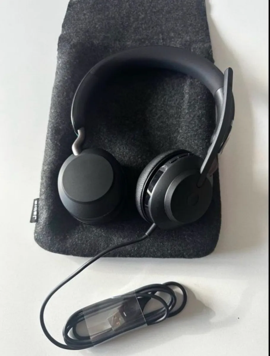 Jabra Evolve 2 -40 wired headset - Image 1