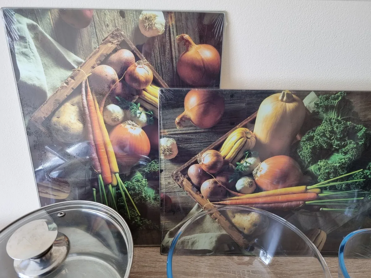Kitchen PYREX saucepan chopping boards - Image 3