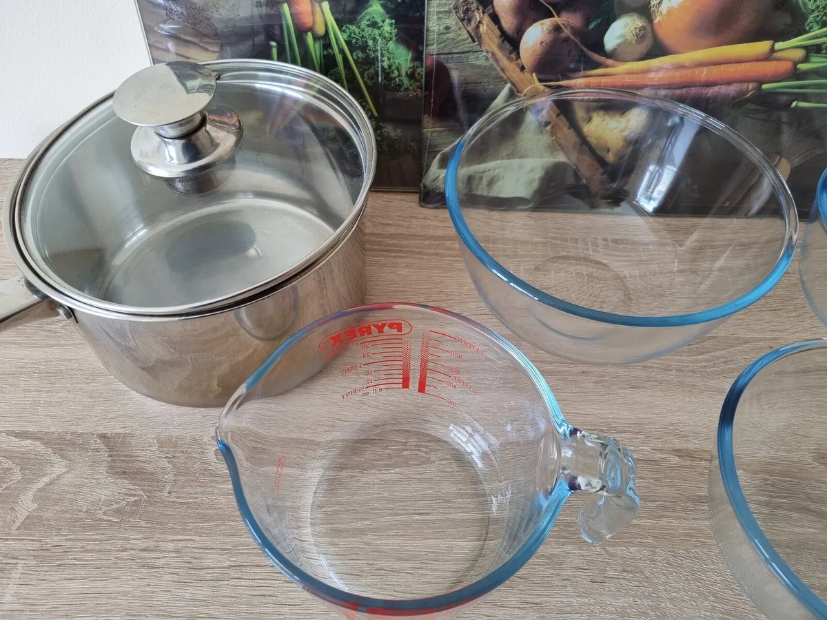 Kitchen PYREX saucepan chopping boards - Image 4