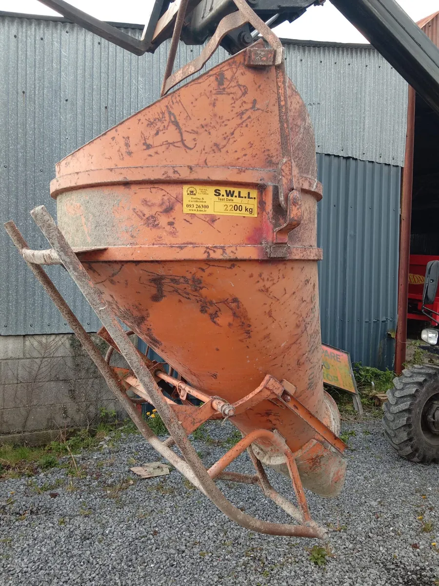 Concrete skip - Image 1