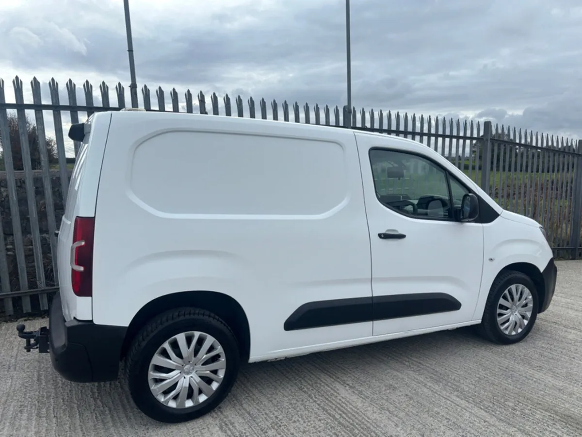 Peugeot Partner PROFESSIONAL PLUS 1.5 BLUE HDI - Image 4
