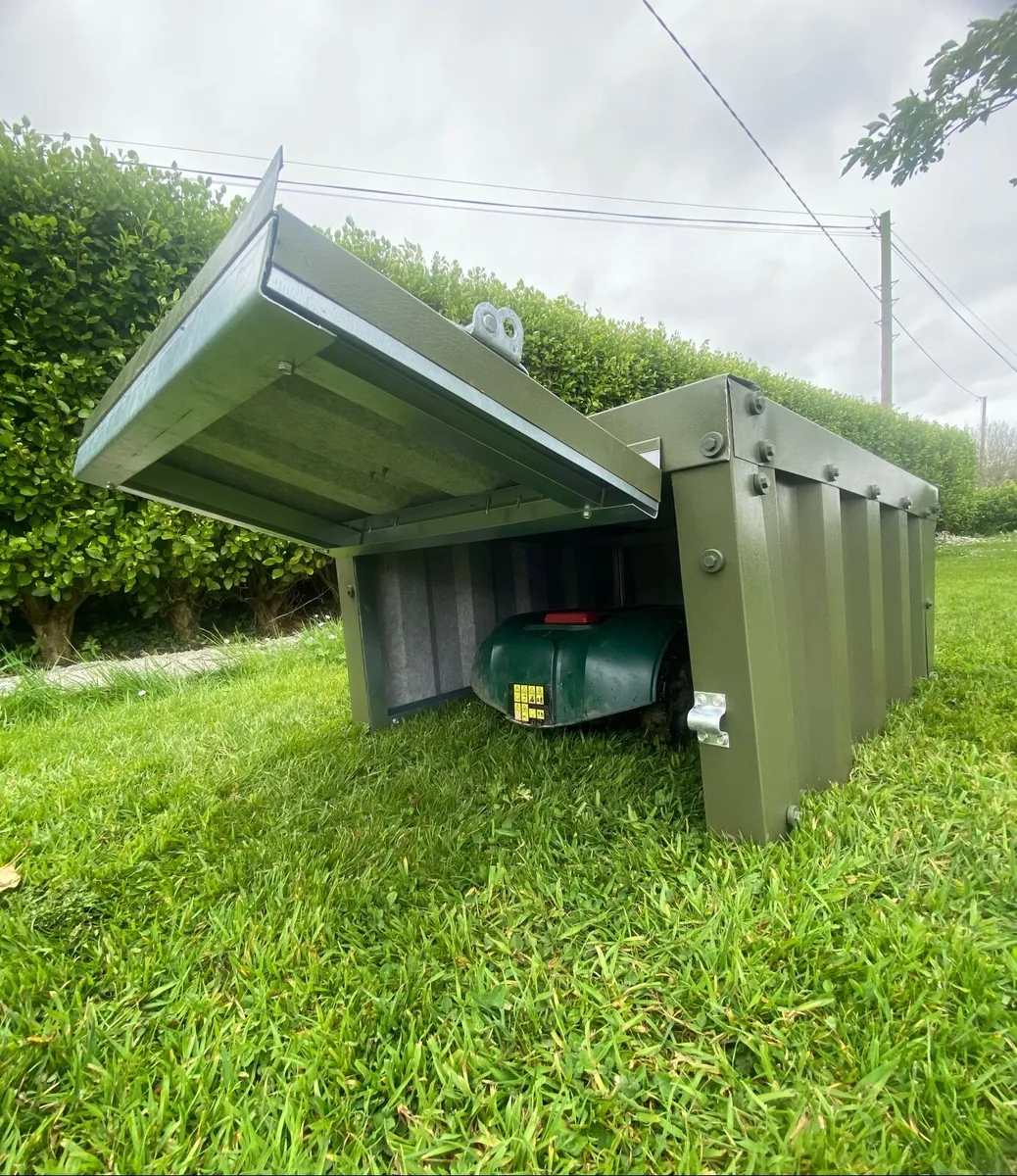 Robotic lawnmower garage - Image 1