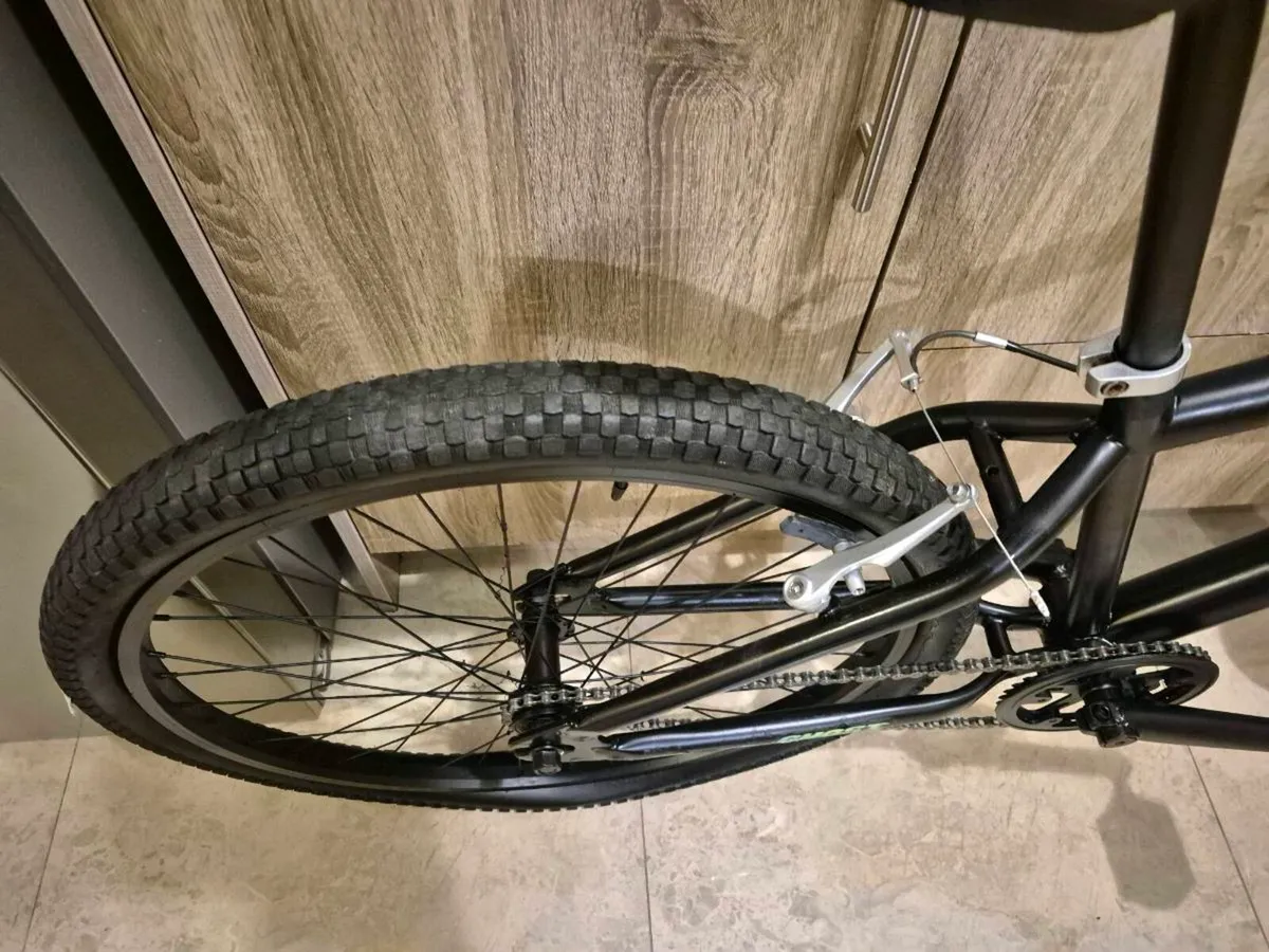 CUSTOM-MADE BIG BMX BIKE EVERYTHING DONE ON IT CON - Image 4