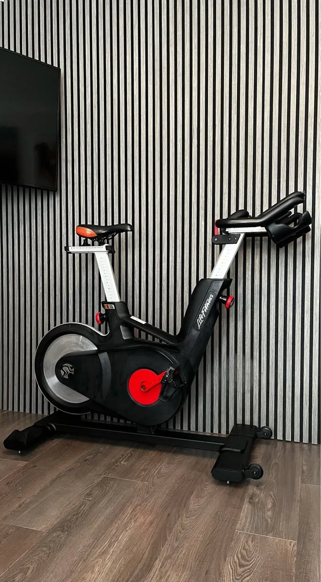 Life fitness iC6 spin bike with Watts monitor - Image 1