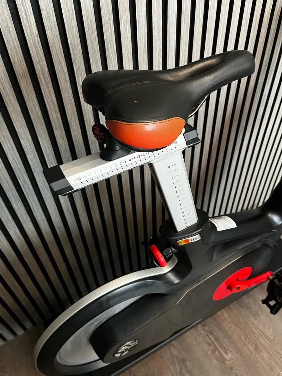 Life fitness iC6 spin bike with Watts monitor - Image 2