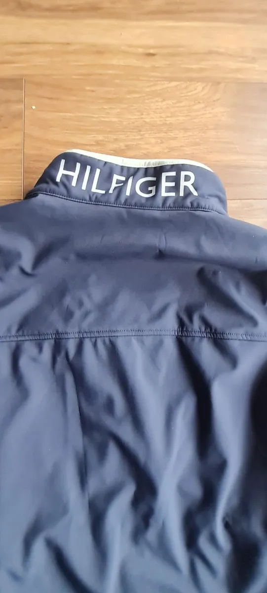 BNWT mens original Tommy Hilfiger jacket size medi - Image 2