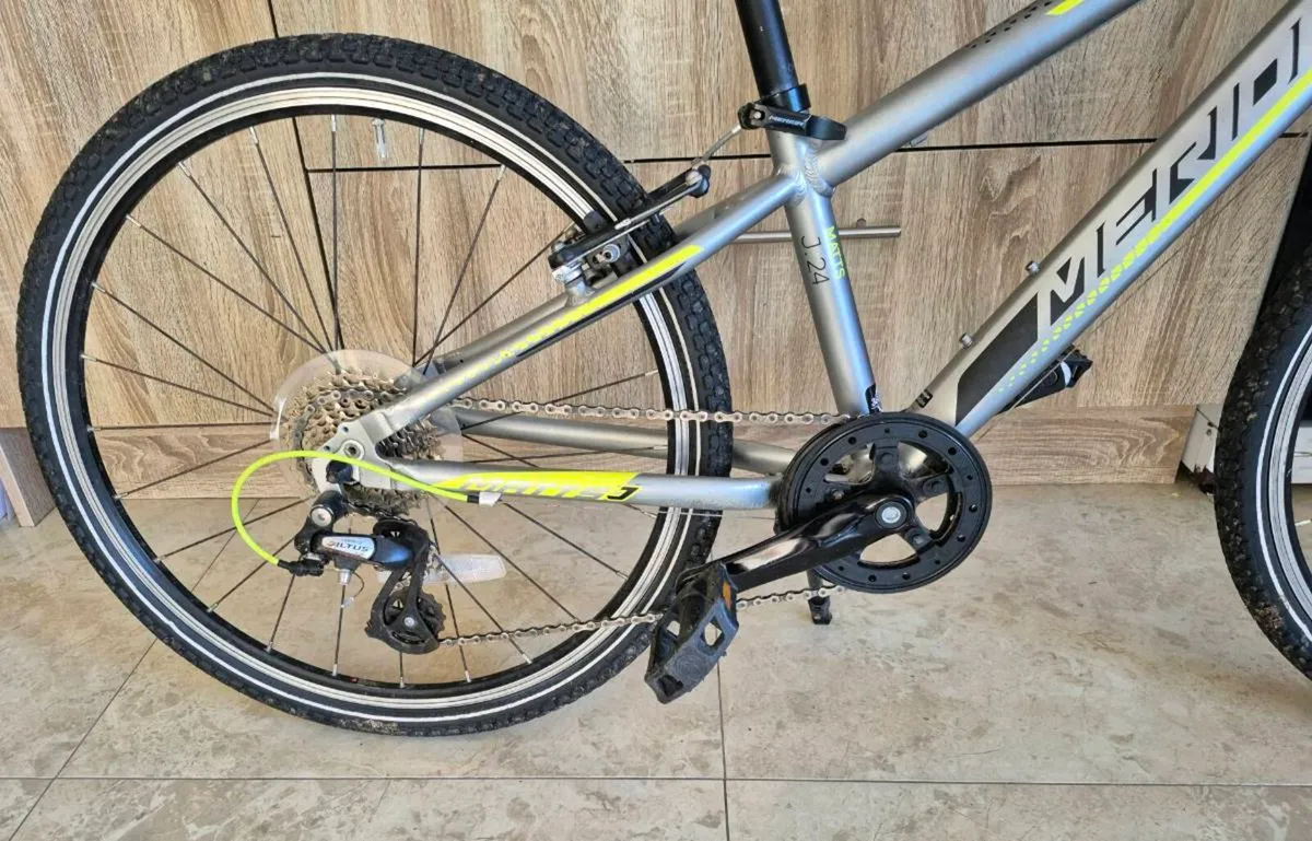 MERIDA KIDS 8 SPEED MOUNTAIN BIKE 
SUIT 12 YEARS/1 - Image 2