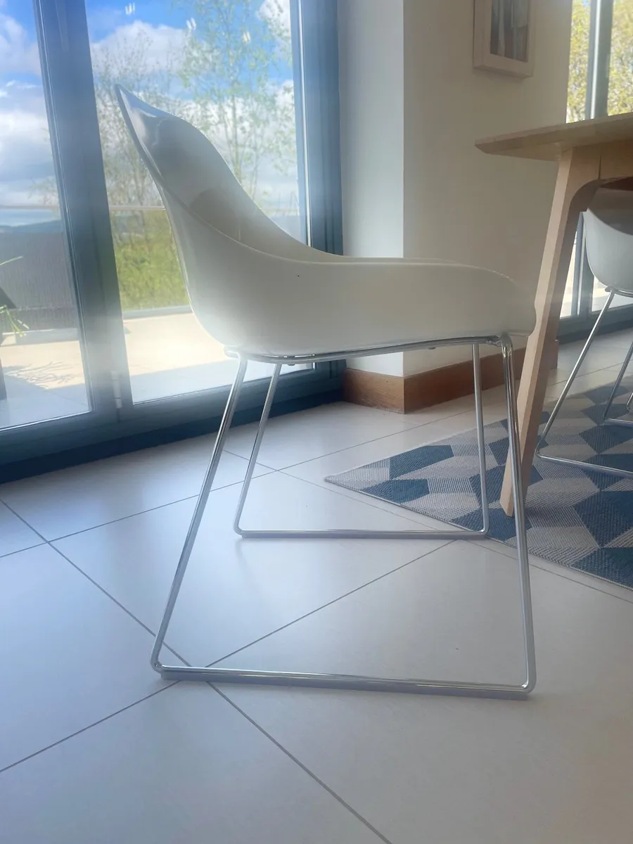 6 dinning/ kitchen chairs - Image 4