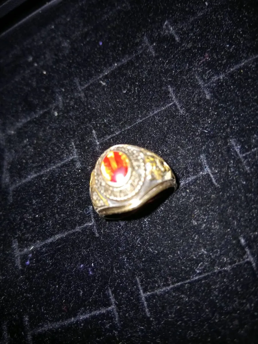 9ct gold Indian nation collage ring - Image 2