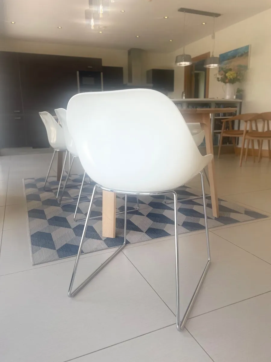6 dinning/ kitchen chairs - Image 3