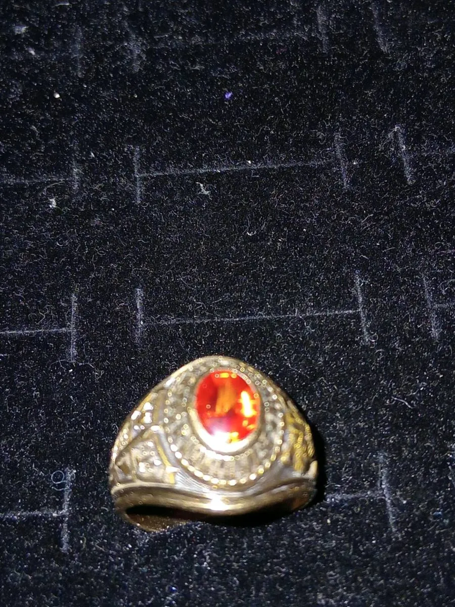 9ct gold Indian nation collage ring - Image 1