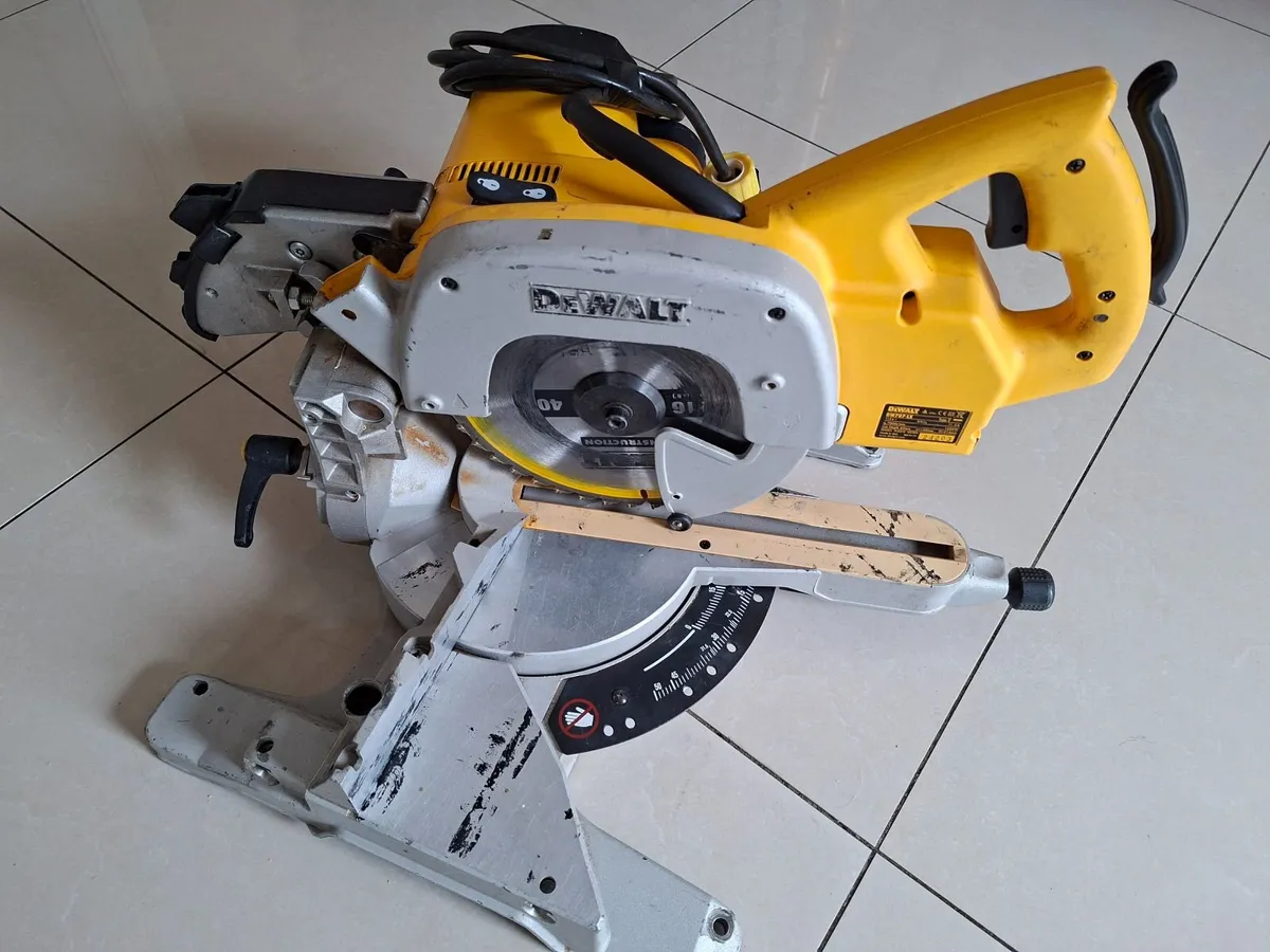 Dewalt DW707-LX 216mm Mitre Saw 110v - Image 1