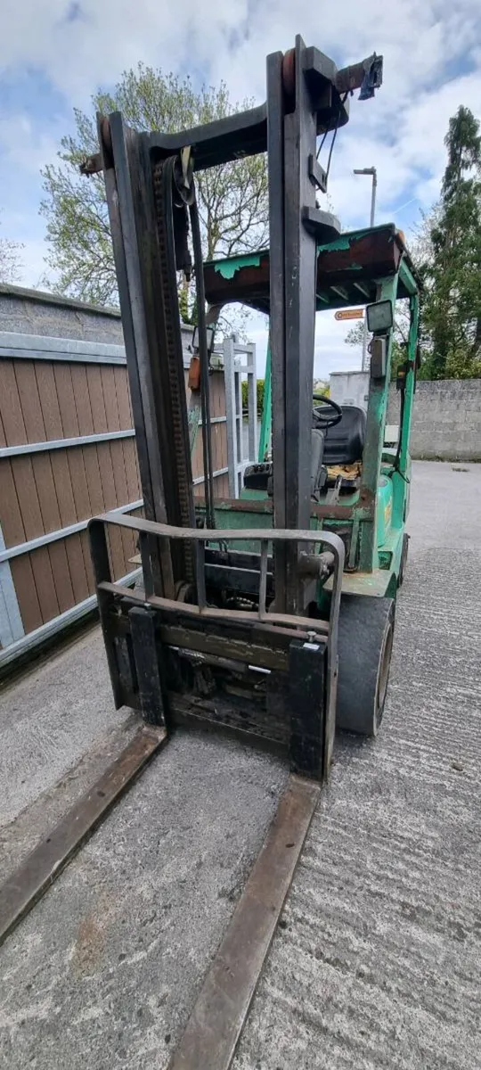 Mitsubishi 3 tonne forklift - Image 2