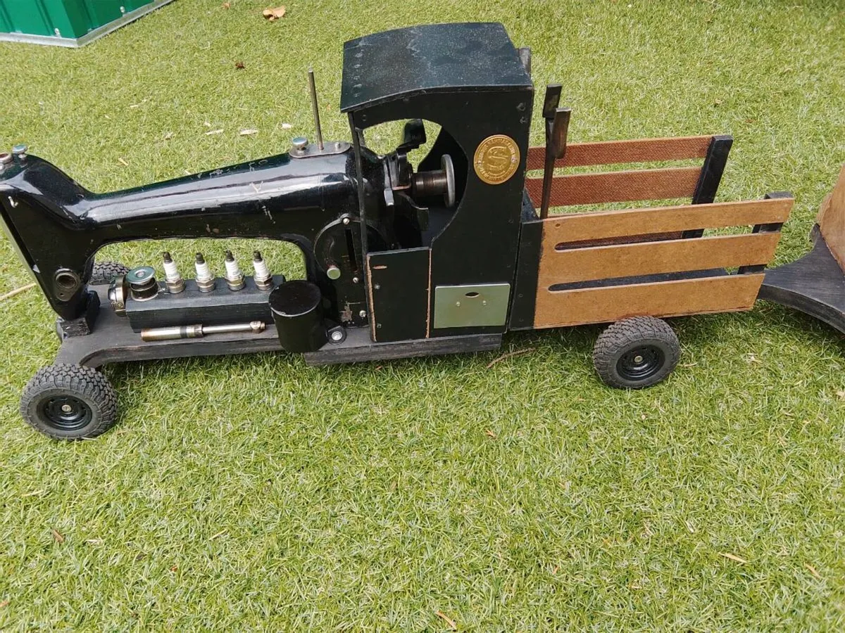 Upcycled sewing machine - Image 1