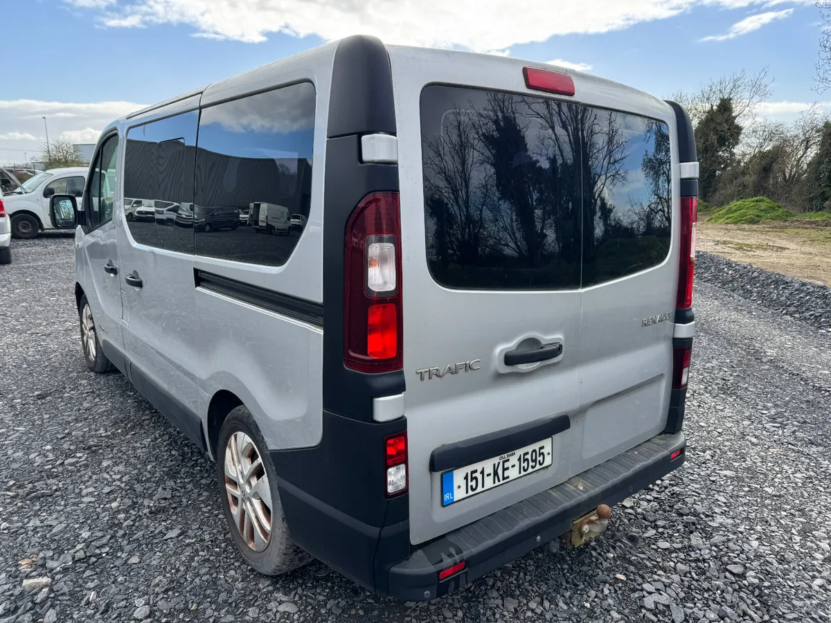 UNRESERVED 2015 RENAULT TRAFIC 9 SEATER FOR AUCT - Image 3