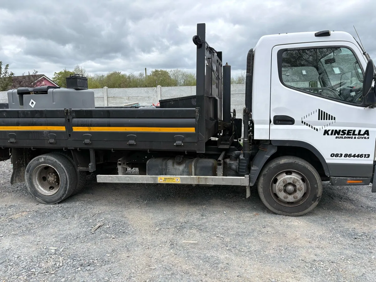 Mitsubishi fuso tipper 7.5 ton - Image 2