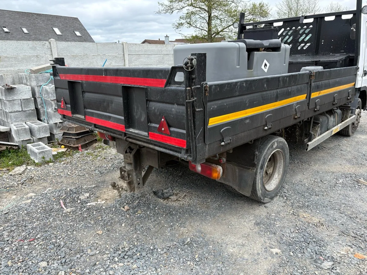 Mitsubishi fuso tipper 7.5 ton - Image 3