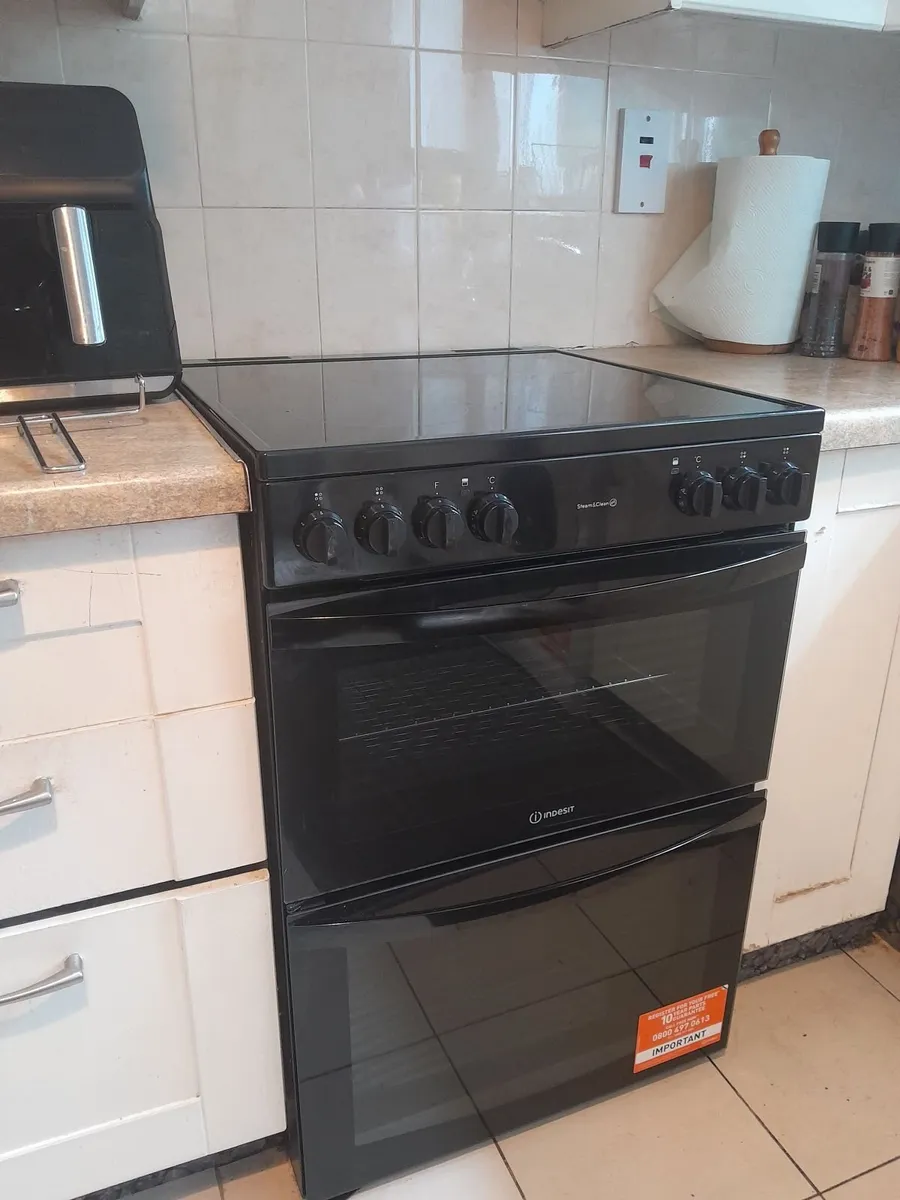 Electric freestanding  Cooker - Image 1