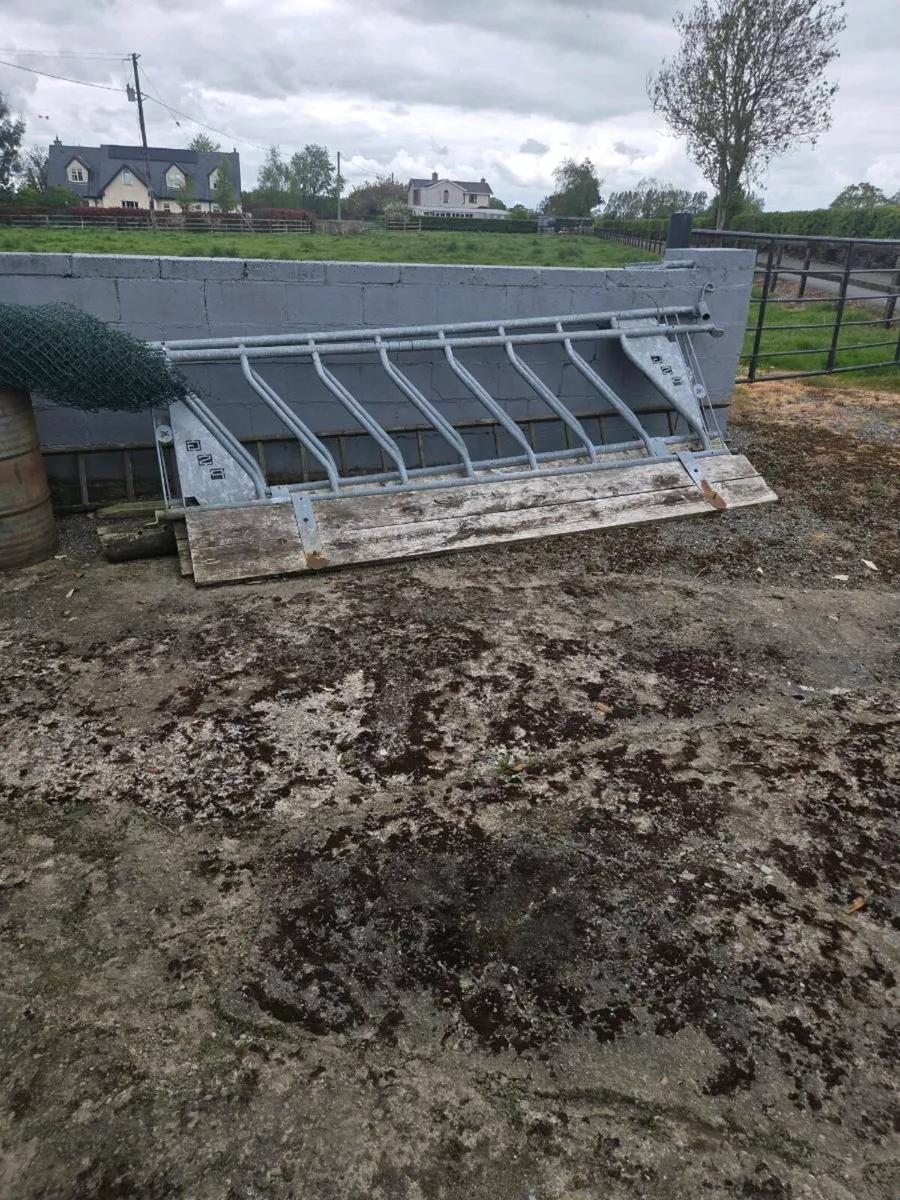 Cattle feeder - Image 2