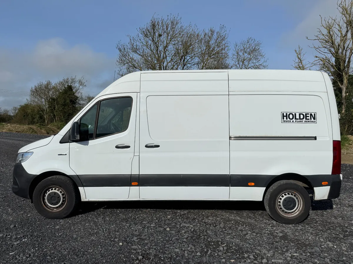 3 x UNRESERVED 2022 MERCREDES SPRINTERS FOR AUCTIO - Image 2