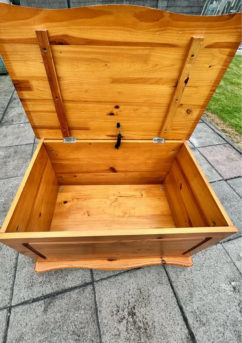 Pine Blanket/toy box - Image 2