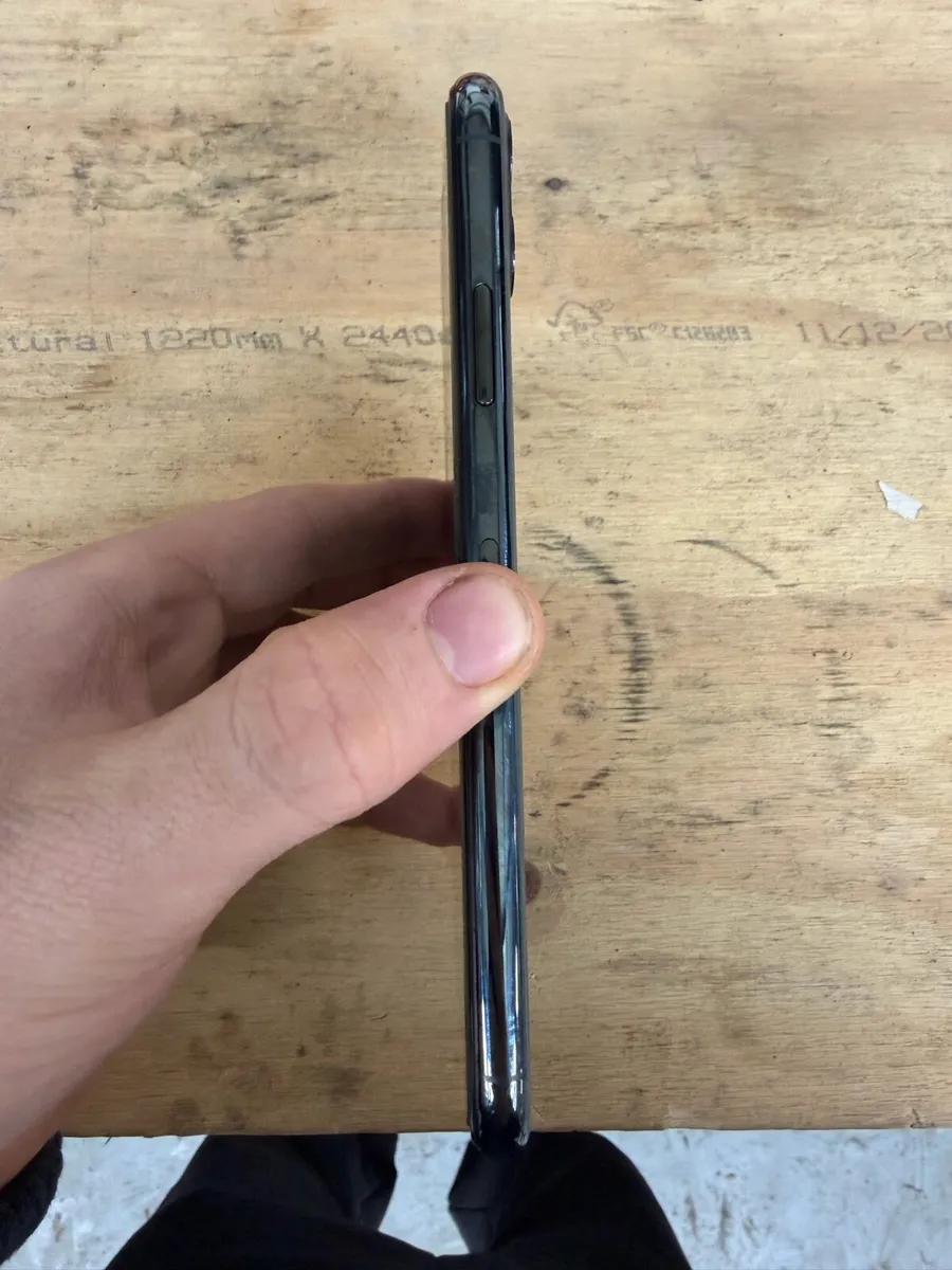 iPhone 11 Pro Max - Image 4