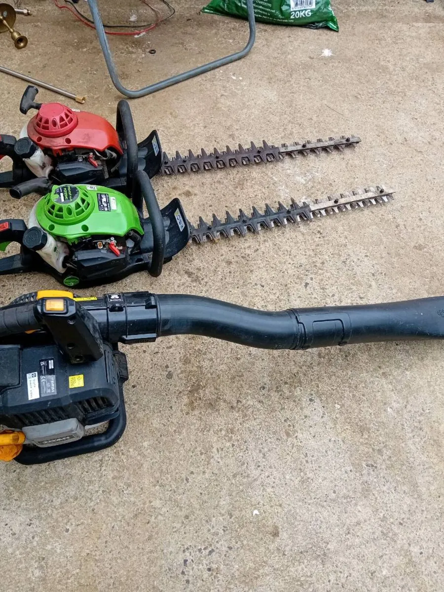 GARDEN EQUIPMENT - Image 1