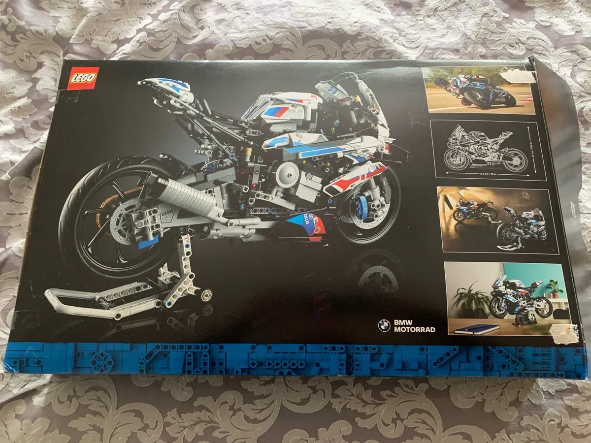 Lego Technic BMW M1000RR - Image 2