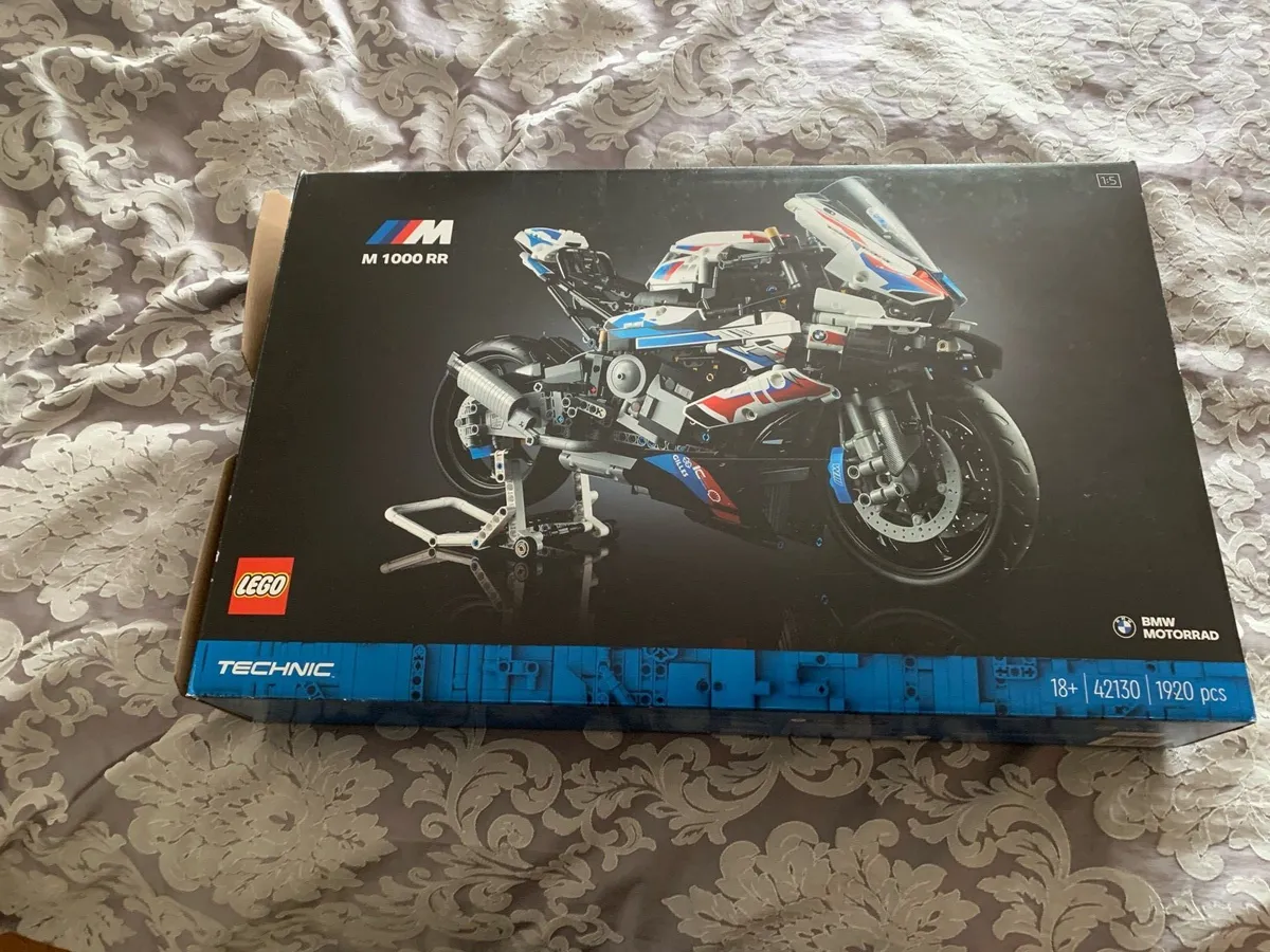 Lego Technic BMW M1000RR - Image 1