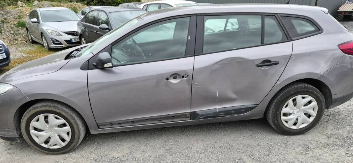 2 Left Side Doors Required for Megane Estate