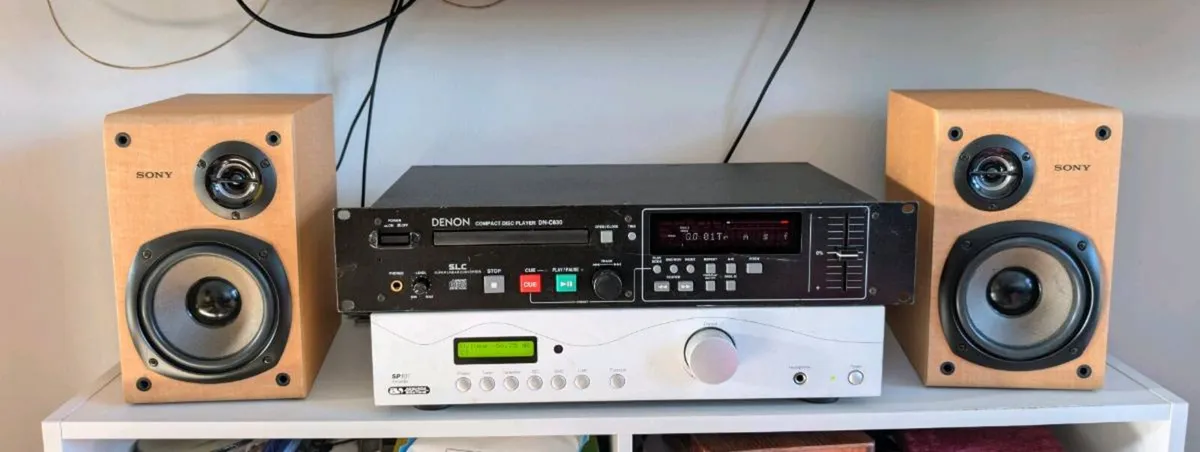 denon cd player, amplifier and speakers - Image 1