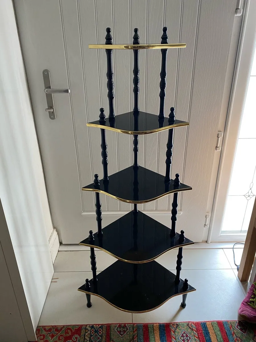 Corner shelves - Image 1