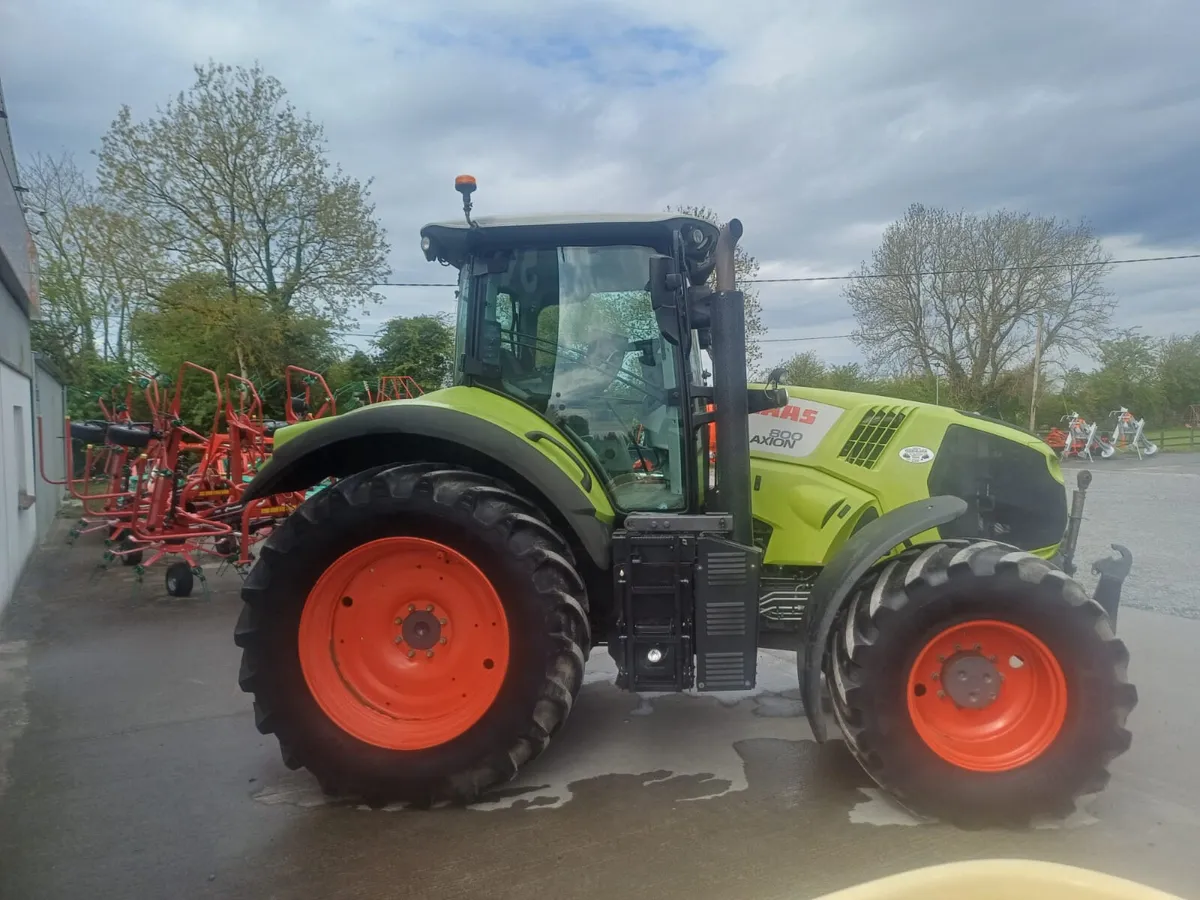 CLAAS  Axion 800 - Image 3