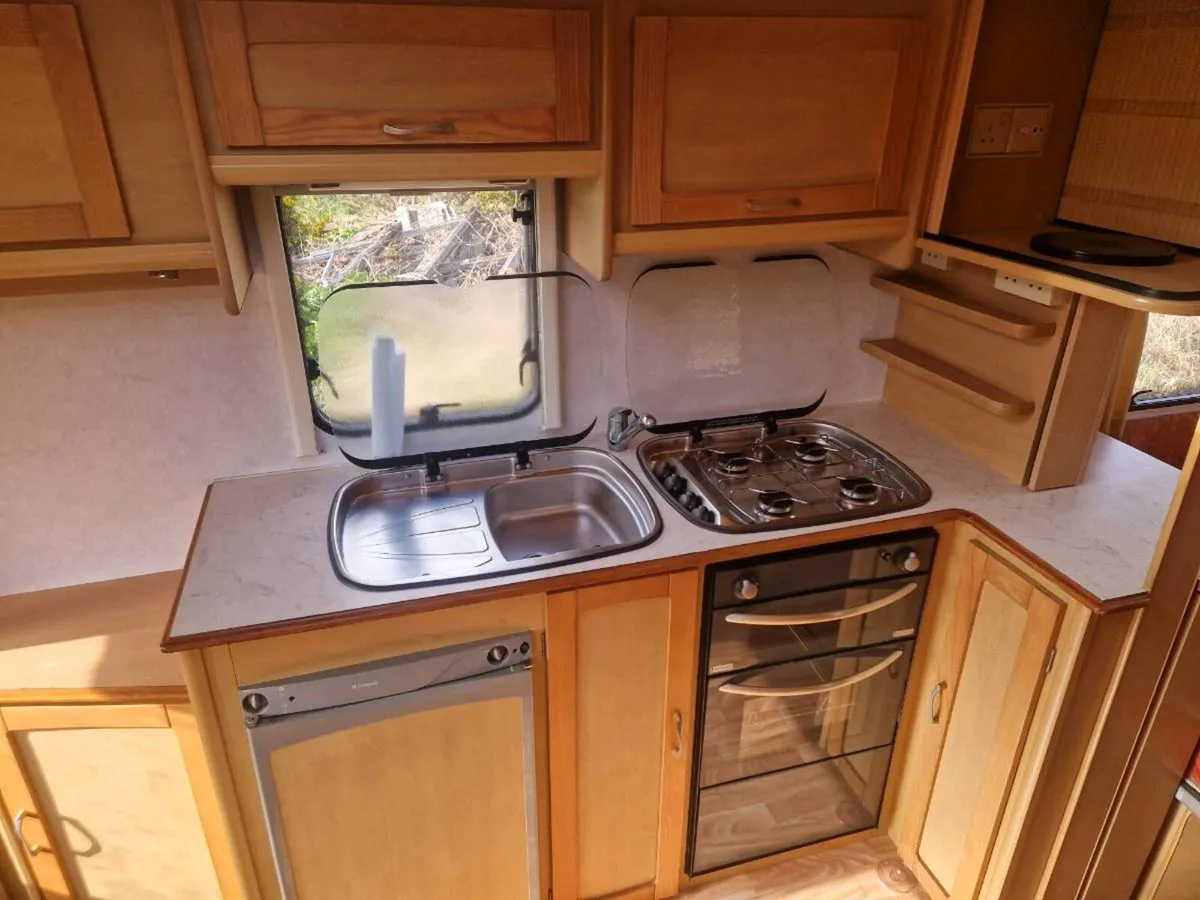 4 berth compass shiraz - Image 4