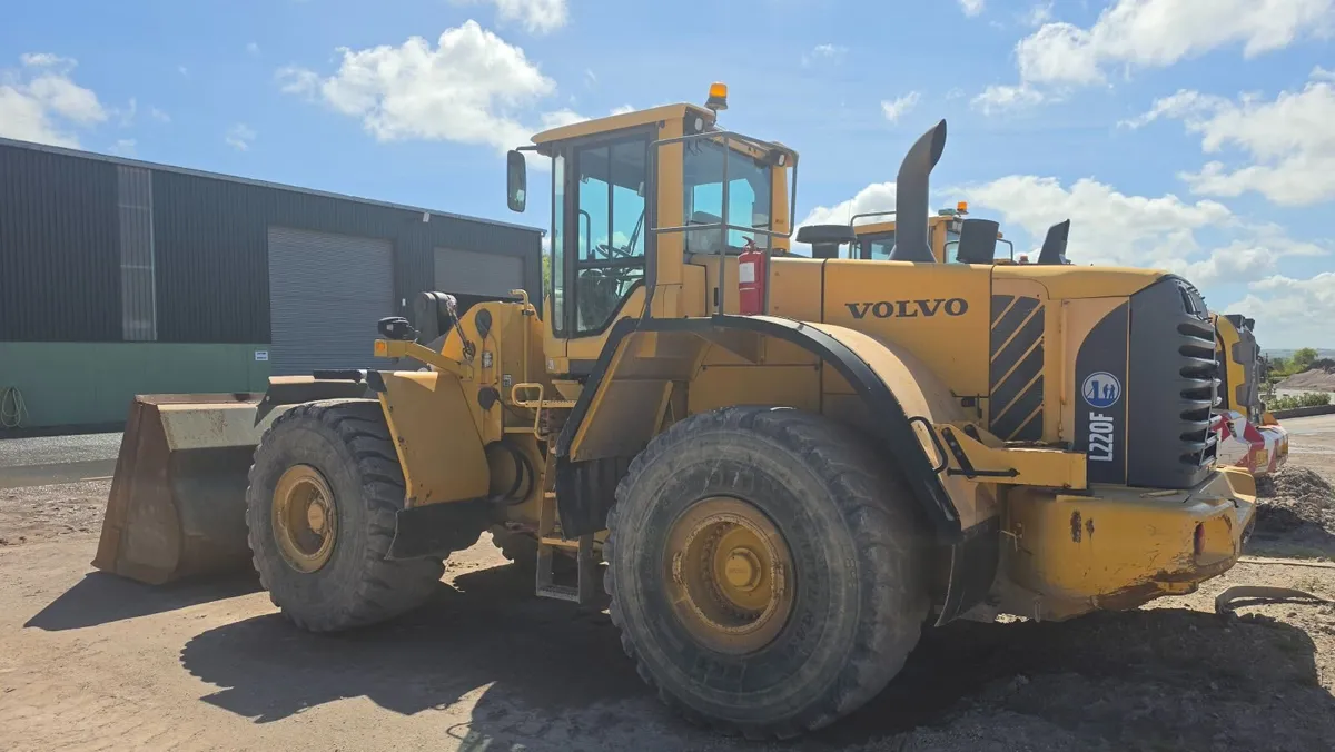 Volvo L220F Loading Shovel - Image 1