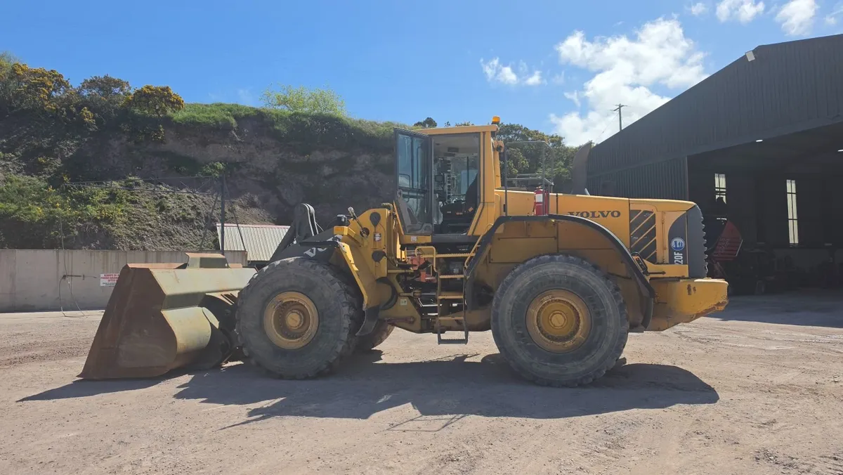 Volvo L220F Loading Shovel - Image 2