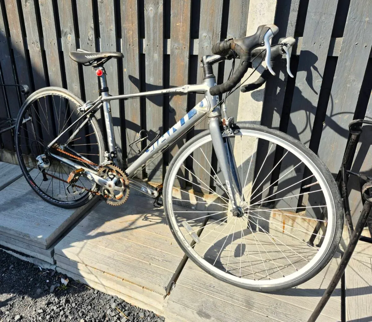 ADULTS GIANT ROAD BIKE WILL NEED A GOOD SERVICE TO - Image 1