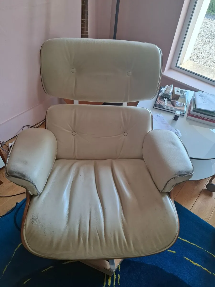 2 x Charles Eames stye armchairs with footstools - Image 2