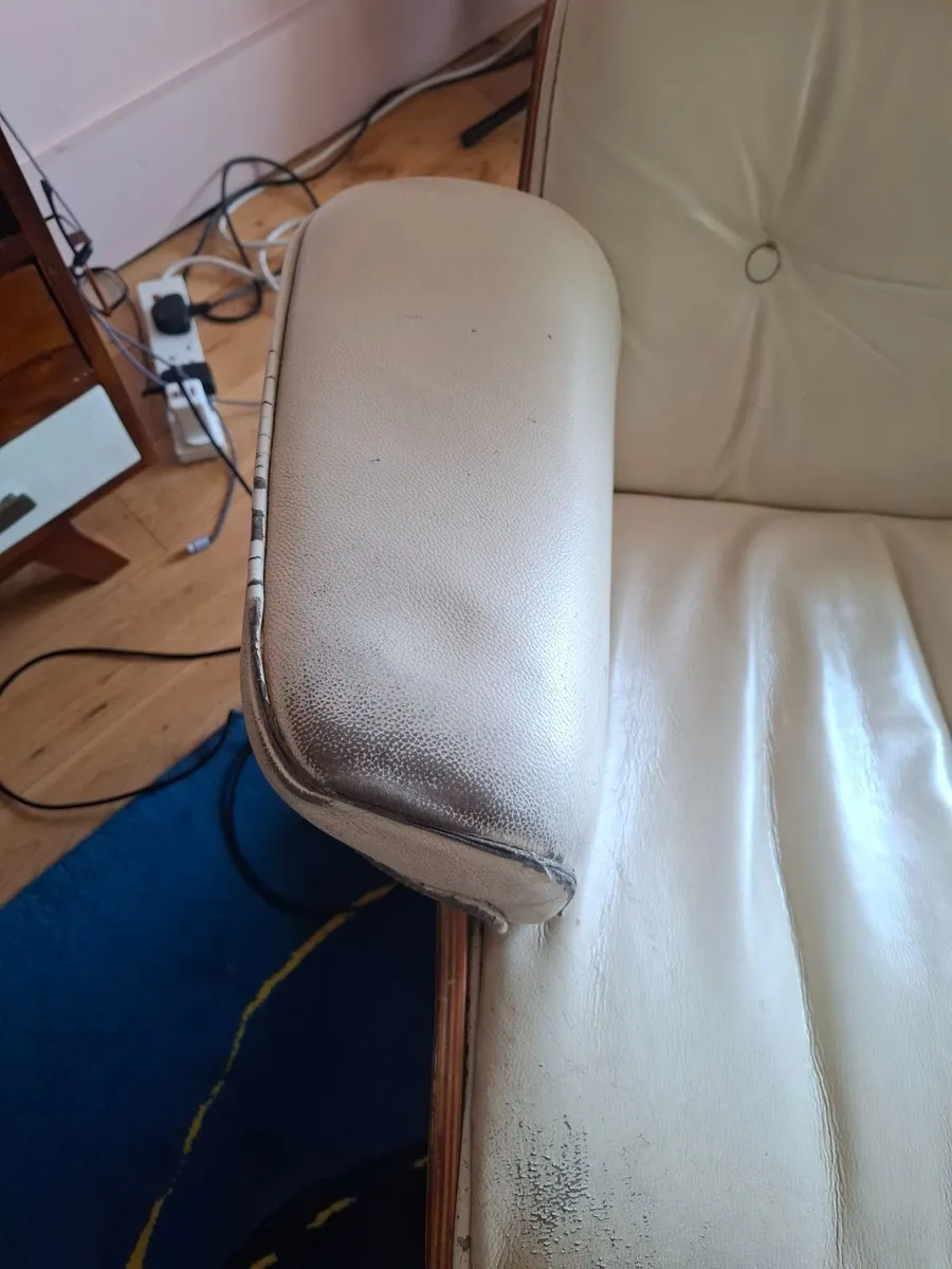 2 x Charles Eames stye armchairs with footstools - Image 4