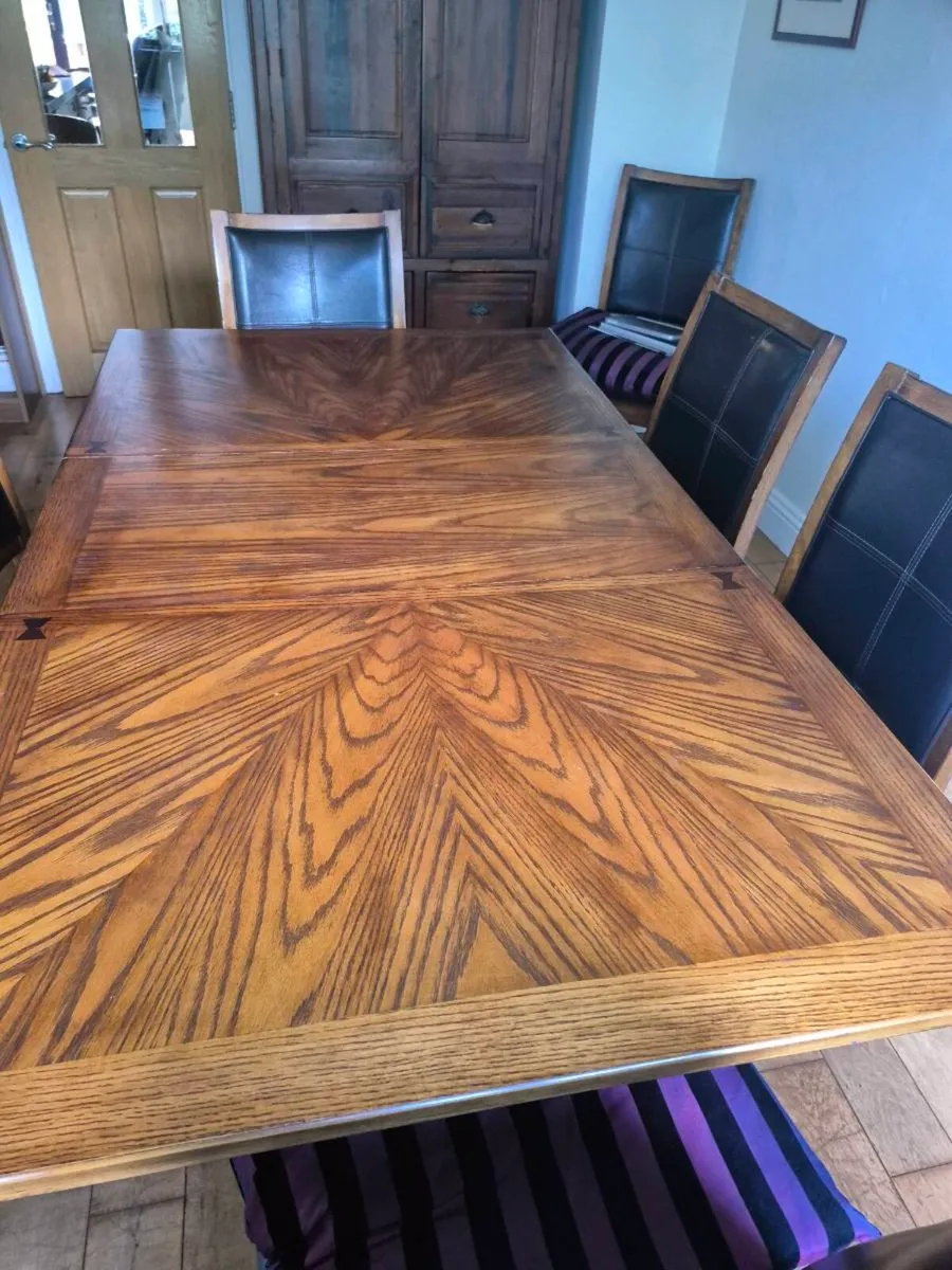 Dining table and 8 chairs - Image 2