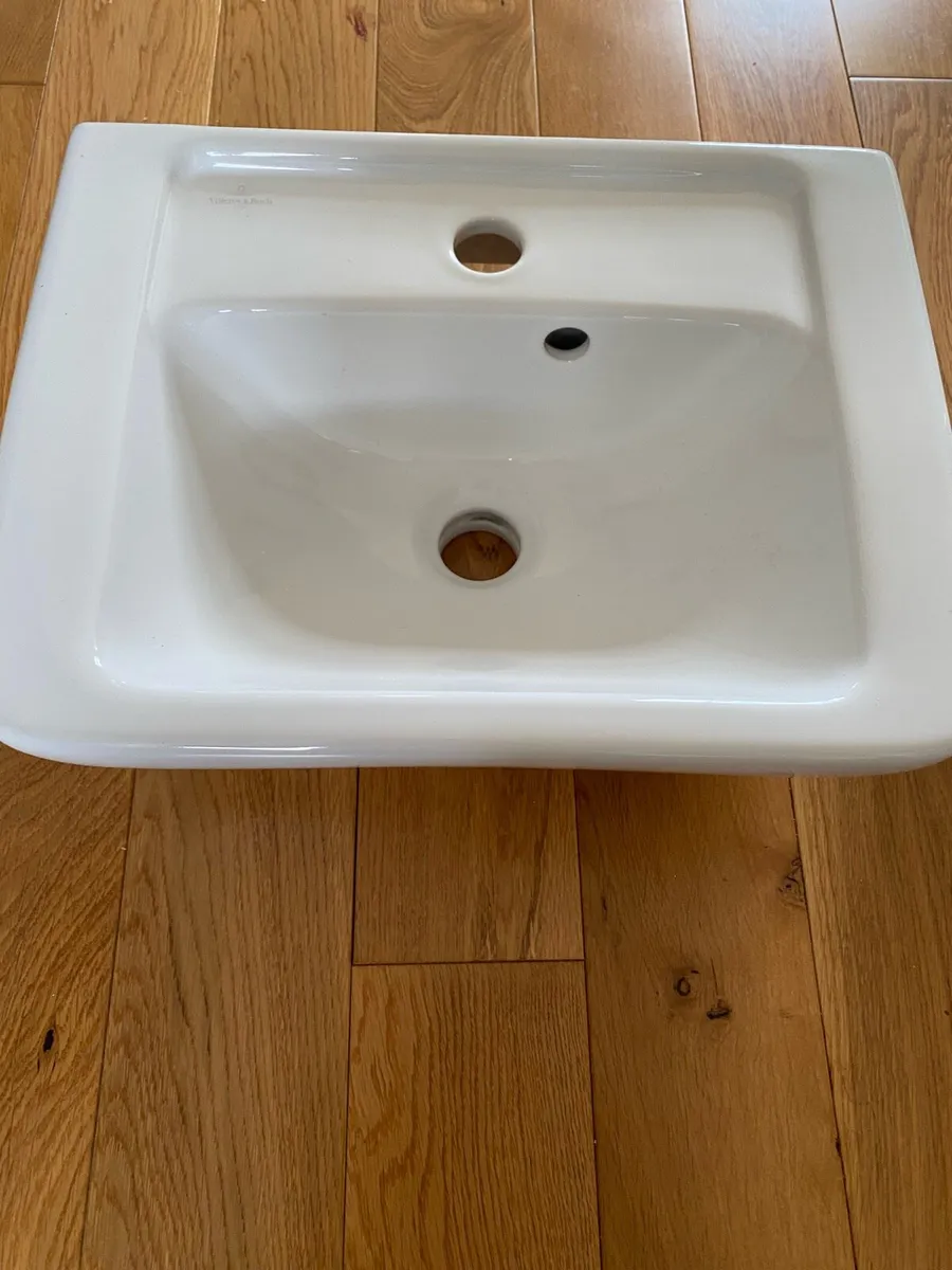 Villeroy & Boch hand sink and wall bracket - Image 2