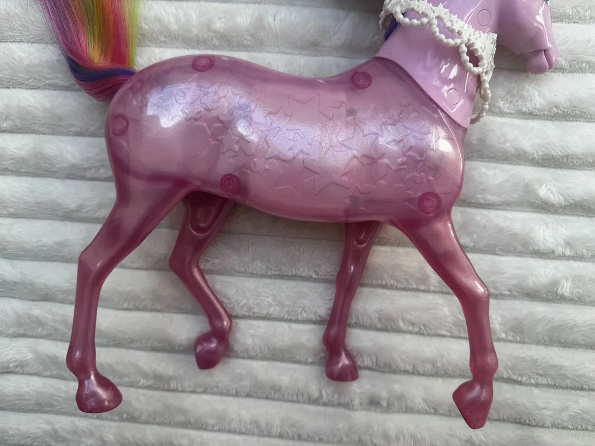 Barbie Dreamtopia Magical Lights Unicorn with Rain - Image 3